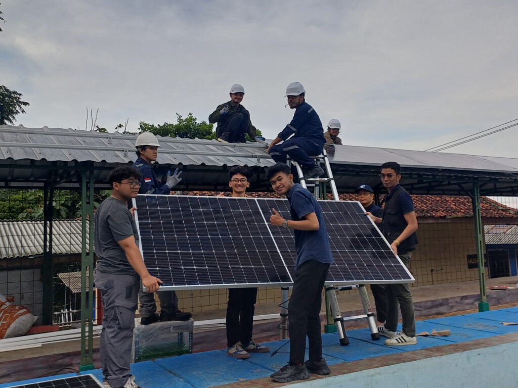 Pemanfaatan Energi Terbarukan untuk Air Bersih di Desa Baros